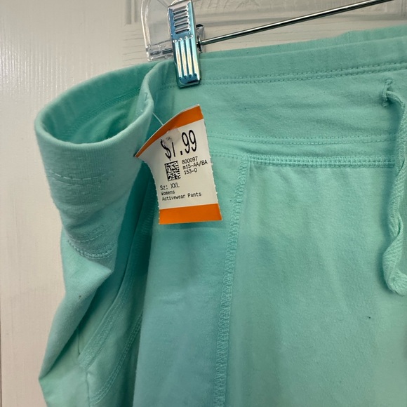 Women’s Capri Sweat Pants - Picture 5 of 5